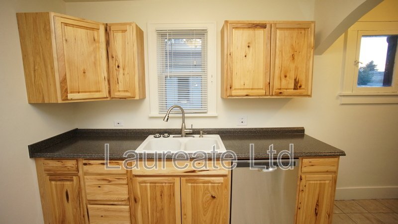 Charming 2 bedroom upper unit duplex in Englewood!! property image