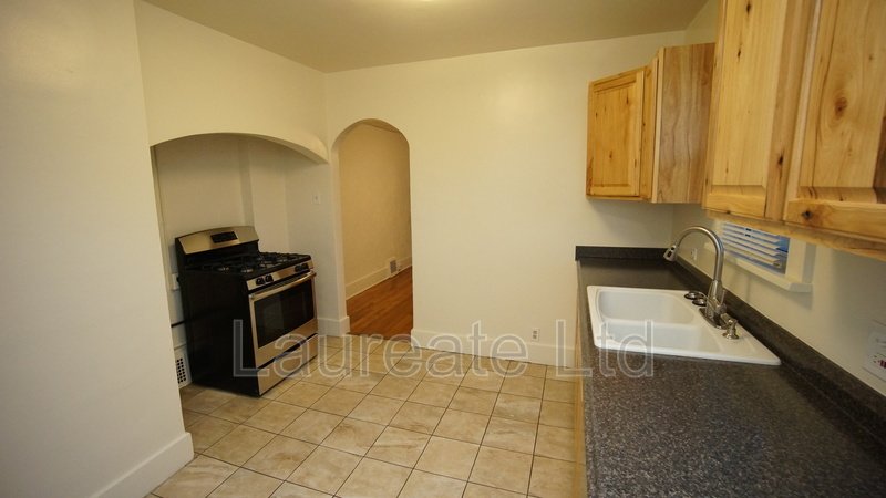 Charming 2 bedroom upper unit duplex in Englewood!! property image