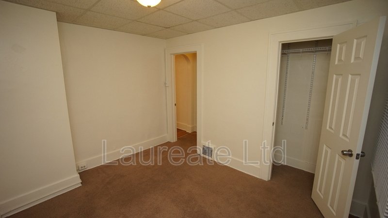 Charming 2 bedroom upper unit duplex in Englewood!! property image