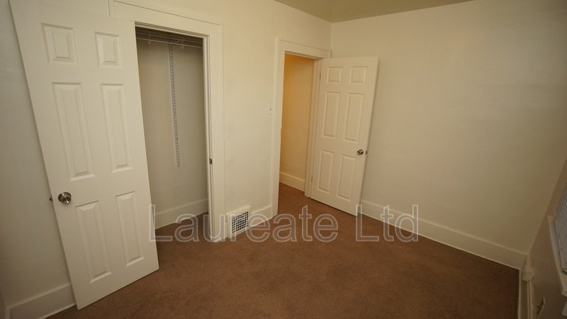 Charming 2 bedroom upper unit duplex in Englewood!! property image