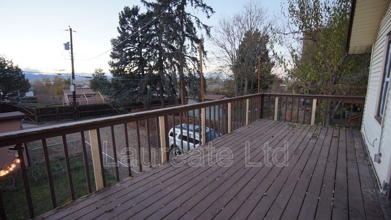 Charming 2 bedroom upper unit duplex in Englewood!! property image