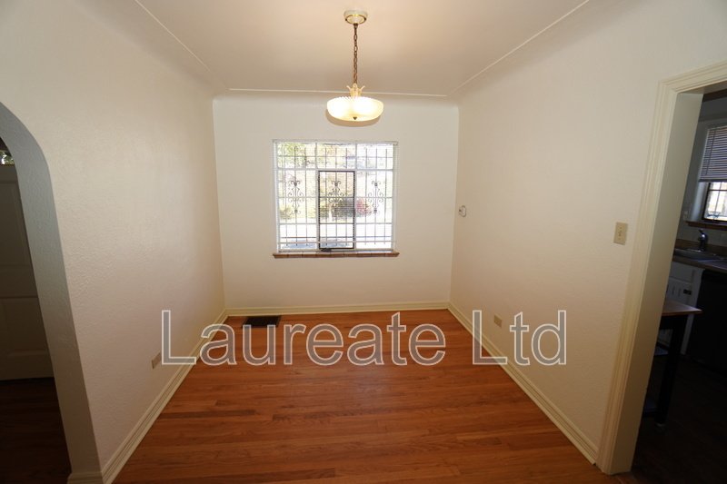 Spacious 4 Bedroom Home with finished basement in Park Mayfair Neighborhood!!! property image