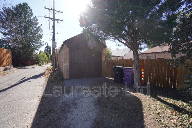 Spacious 4 Bedroom Home with finished basement in Park Mayfair Neighborhood!!! property image