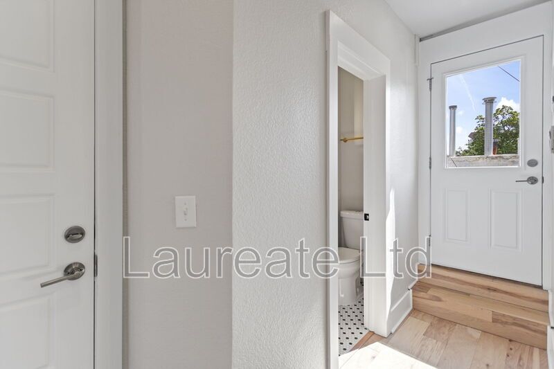 Meticulously renovated Historic Top Floor  Apartment in North Wash Park!! property image