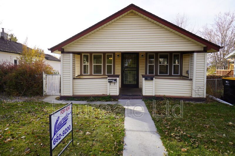 Charming 2 bedroom upper unit duplex in Englewood!! property image