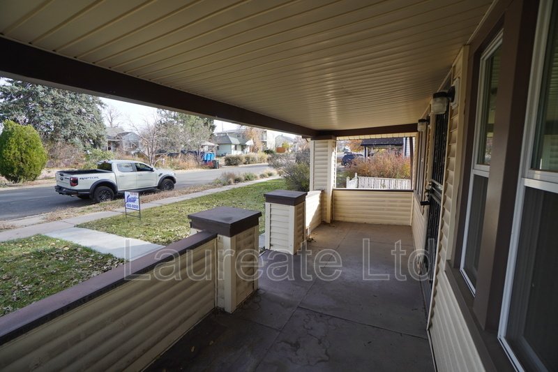 Charming 2 bedroom upper unit duplex in Englewood!! property image