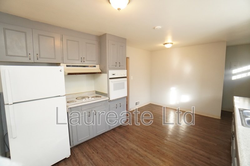 Spacious 3Bd 2Ba Duplex w/Basement in PARK HILL!! property image