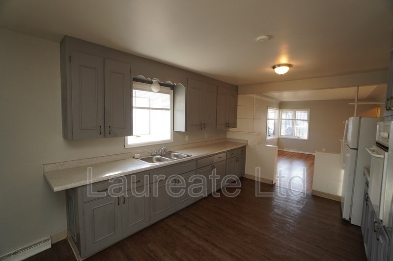 Spacious 3Bd 2Ba Duplex w/Basement in PARK HILL!! property image
