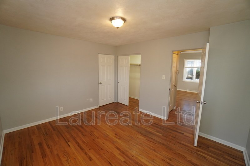 Spacious 3Bd 2Ba Duplex w/Basement in PARK HILL!! property image