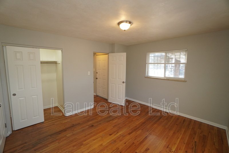 Spacious 3Bd 2Ba Duplex w/Basement in PARK HILL!! property image
