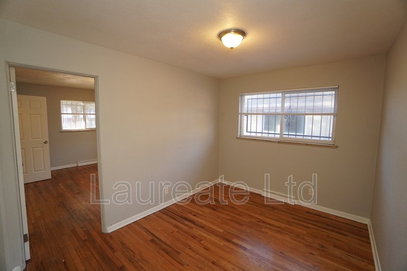 Spacious 3Bd 2Ba Duplex w/Basement in PARK HILL!! property image