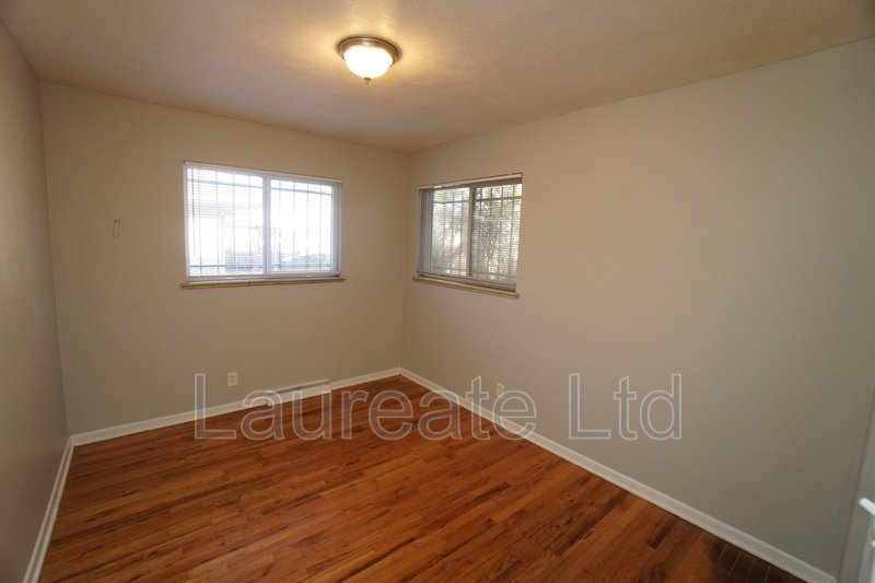Spacious 3Bd 2Ba Duplex w/Basement in PARK HILL!! property image