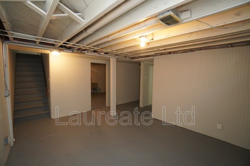 Spacious 3Bd 2Ba Duplex w/Basement in PARK HILL!! property image