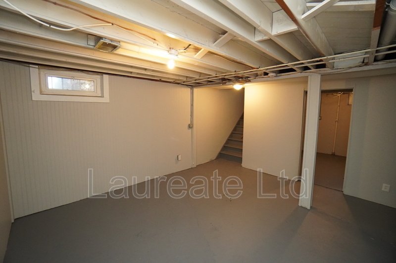 Spacious 3Bd 2Ba Duplex w/Basement in PARK HILL!! property image