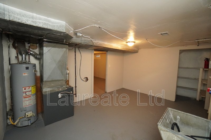 Spacious 3Bd 2Ba Duplex w/Basement in PARK HILL!! property image