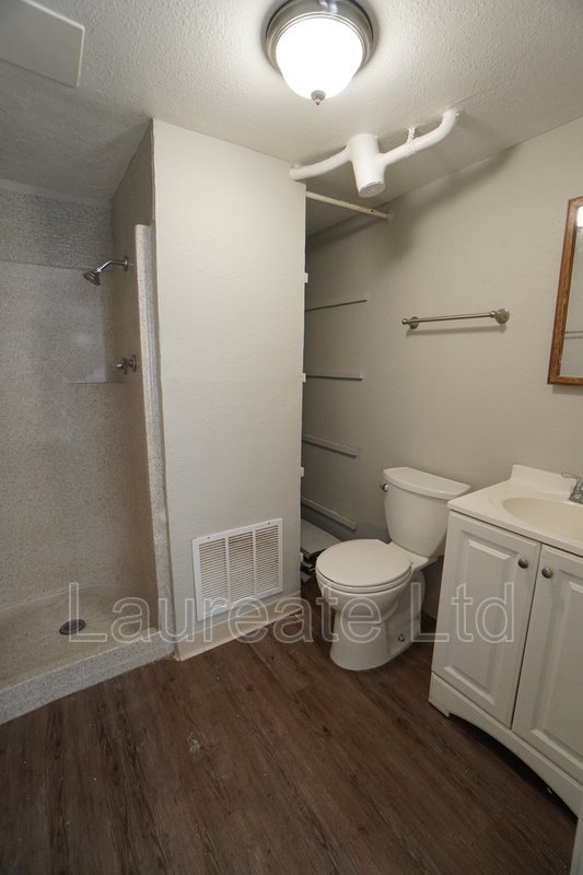 Spacious 3Bd 2Ba Duplex w/Basement in PARK HILL!! property image