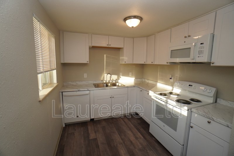 Newly Updated 2 bedroom upper level unit in Lakewood. Minutes to the Foothills!! property image