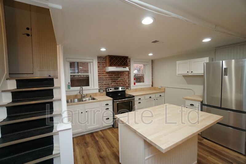 Spacious 1 Bedroom in Renovated Victorian Garden Level Unit in Capitol Hill property image