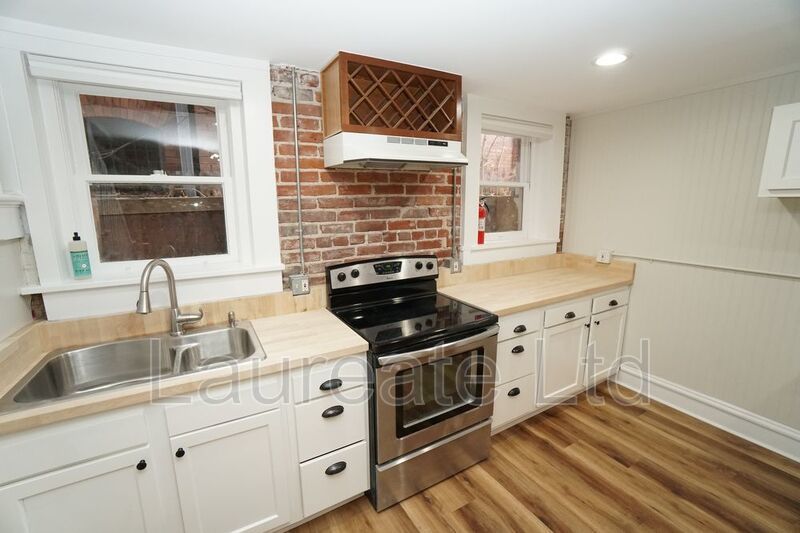 Spacious 1 Bedroom in Renovated Victorian Garden Level Unit in Capitol Hill property image