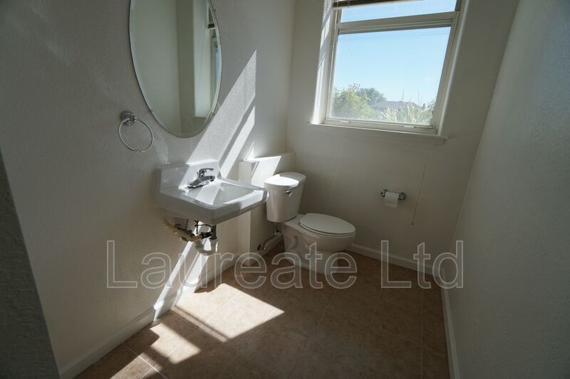 Spacious 2 Bedroom unit in Historic Schoolhouse!! property image