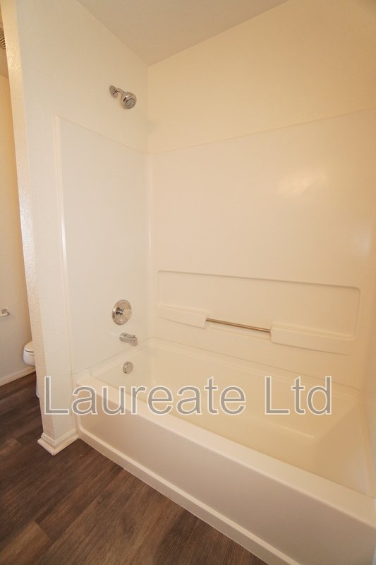 Spacious 2 Bedroom + Loft - 3 Bathroom in Fronterra Village property image