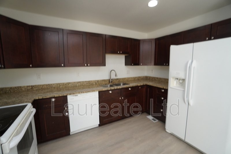 4 BEDROOM TOWNHOME IN SOUTH DENVER MUST SEE!! property image