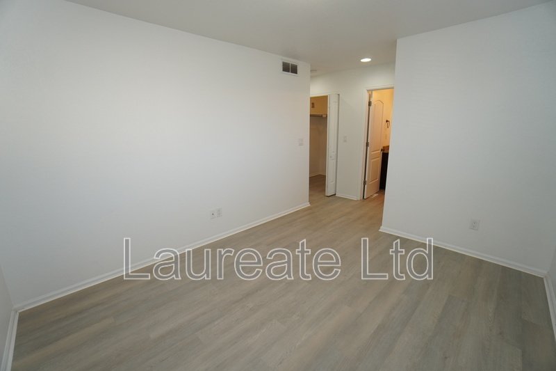 4 BEDROOM TOWNHOME IN SOUTH DENVER MUST SEE!! property image