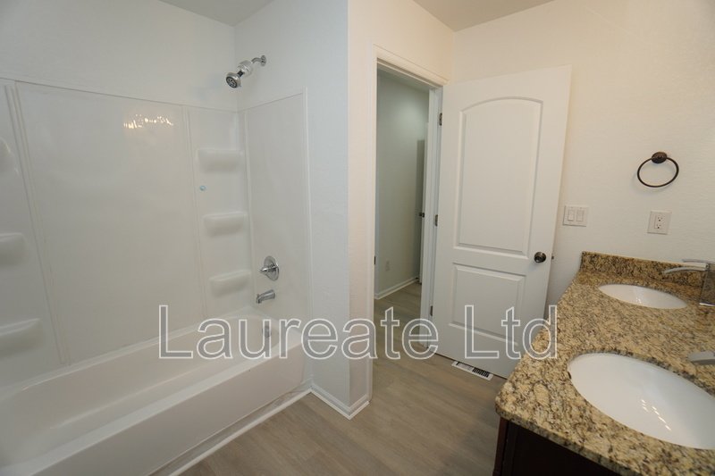 4 BEDROOM TOWNHOME IN SOUTH DENVER MUST SEE!! property image