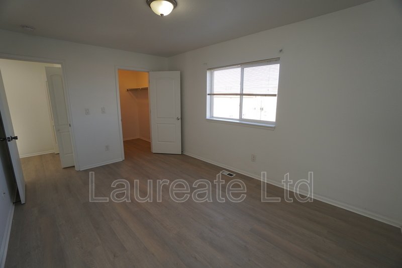 4 BEDROOM TOWNHOME IN SOUTH DENVER MUST SEE!! property image