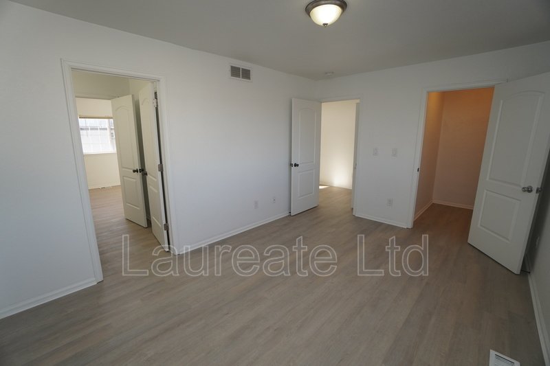 4 BEDROOM TOWNHOME IN SOUTH DENVER MUST SEE!! property image