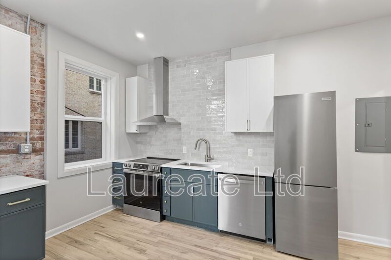 Beautifully Remodeled Denver Square 2 Bedroom 2 Bath Main Floor Unit in the Heart of Cap Hill!!! property image