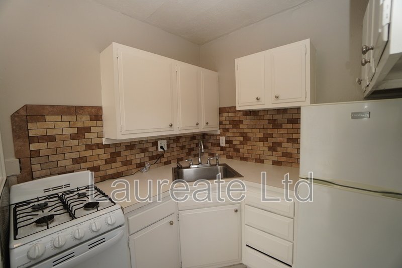 Bright and Spacious 1 Bed 1 Bath 1st Floor unit in the Heart of Capitol Hill!! property image