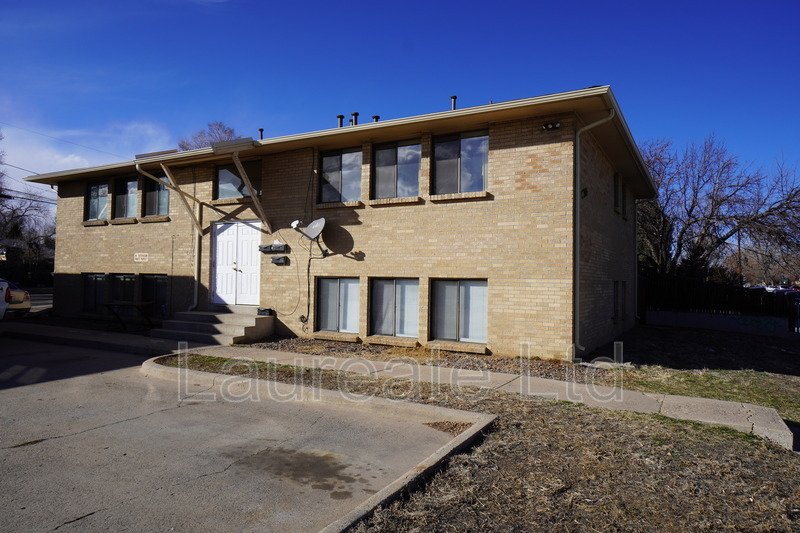 Spacious and Bright Upper Unit in 4-Plex!! Mintues to Sloan's Lake and Edgewater!! property image