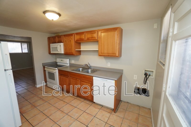 Spacious Graden Level Unit Minutes to Lowry! property image