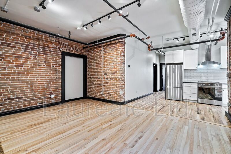 Stunning 2 Bed 2 Bath Loft in historic Alta Court in the Heart of Capitol Hill property image