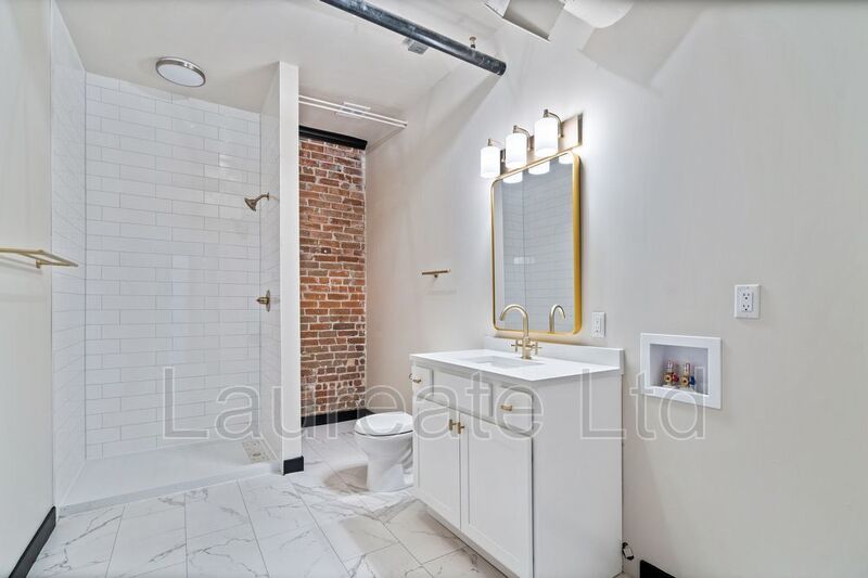 Stunning 2 Bed 2 Bath Loft in historic Alta Court in the Heart of Capitol Hill property image