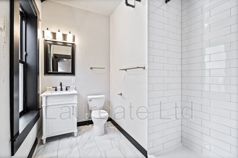 Stunning 2 Bed 2 Bath Loft in historic Alta Court in the Heart of Capitol Hill property image