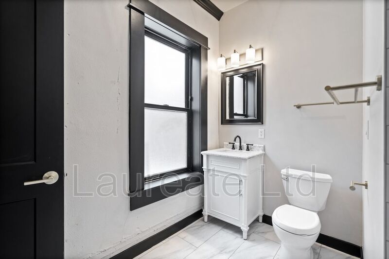 Stunning 2 Bed 2 Bath Loft in historic Alta Court in the Heart of Capitol Hill property image