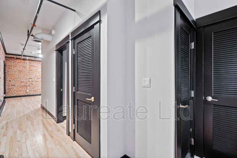 Stunning 2 Bed 2 Bath Loft in historic Alta Court in the Heart of Capitol Hill property image