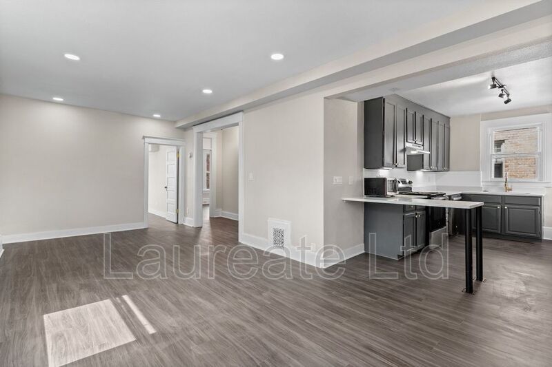 Beautifully remodeled 3Bd 2ba 2-Story Unit in Historic Mansion blocks from Chessman Park!! property image