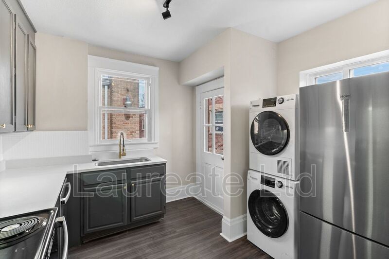 Beautifully remodeled 3Bd 2ba 2-Story Unit in Historic Mansion blocks from Chessman Park!! property image