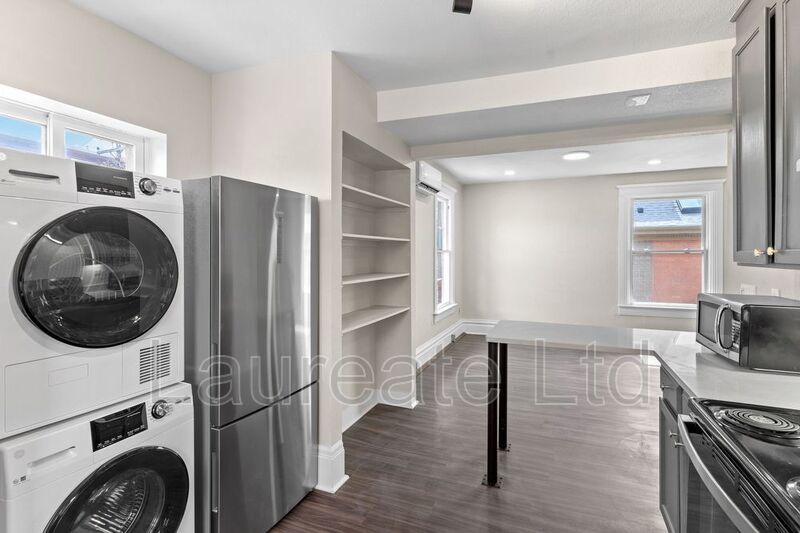 Beautifully remodeled 3Bd 2ba 2-Story Unit in Historic Mansion blocks from Chessman Park!! property image