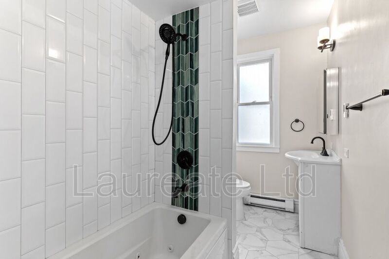 Beautifully remodeled 3Bd 2ba 2-Story Unit in Historic Mansion blocks from Chessman Park!! property image