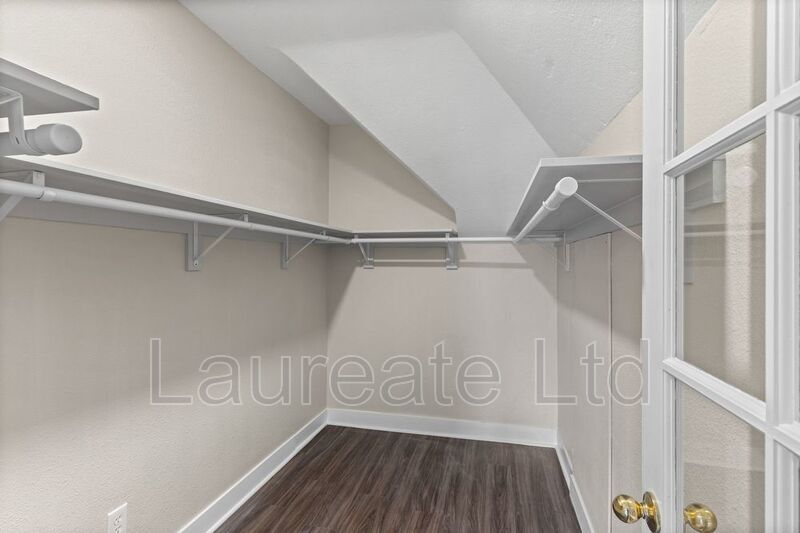 Beautifully remodeled 3Bd 2ba 2-Story Unit in Historic Mansion blocks from Chessman Park!! property image