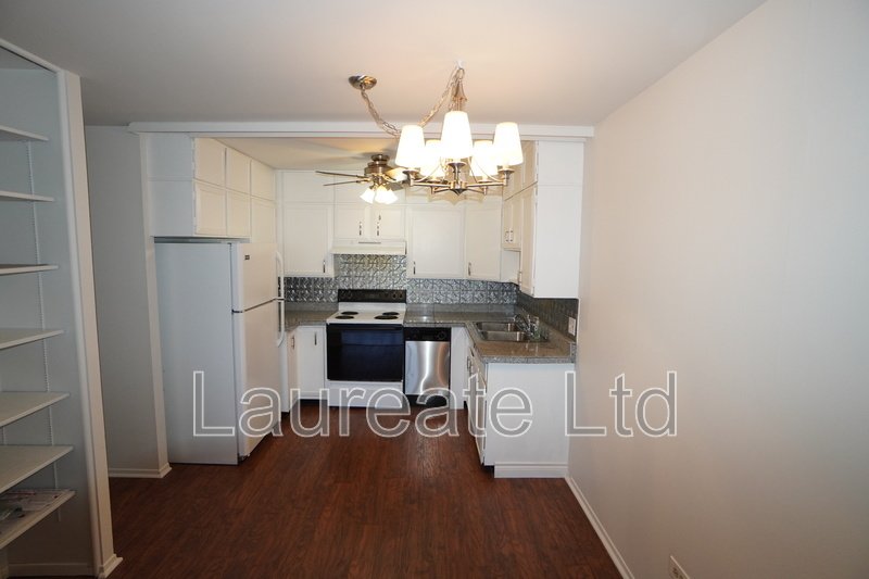 Bright and Open 2bd 2Ba 3rd floor Condo in 55+ Windsor Gardens Community property image