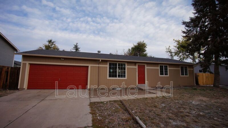 Spacious 3 Bedroom 2 Bathroom Upper unit of Duplex In Aurora!! property image