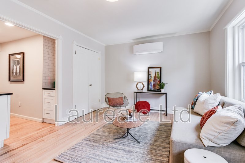 Stunning 1 Bedroom top floor unit in the Heart of Capitiol Hill! property image