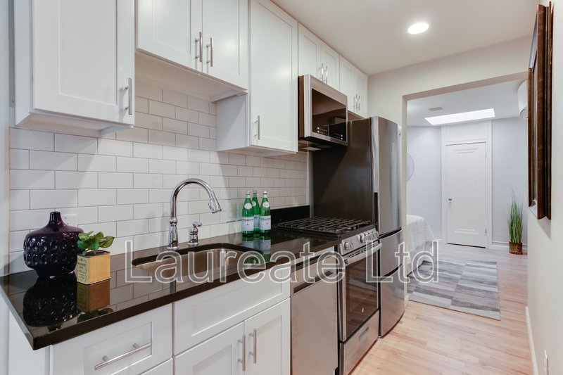 Stunning 1 Bedroom top floor unit in the Heart of Capitiol Hill! property image