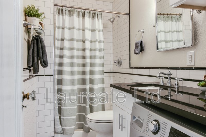 Stunning 1 Bedroom top floor unit in the Heart of Capitiol Hill! property image