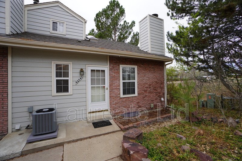 Spacious 2- Story Townhome end-unit In West Littleton!!! property image
